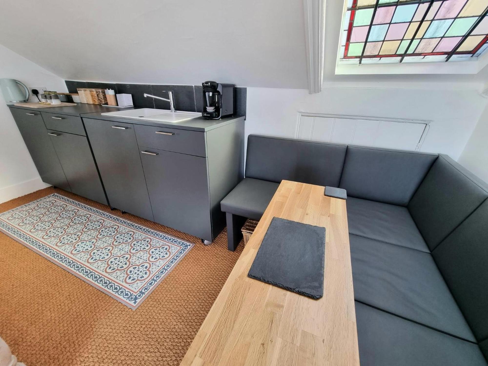 West Hill Retreat Seaview Balcony Chic Loft Studio & Free Parking Hastings Exterior photo