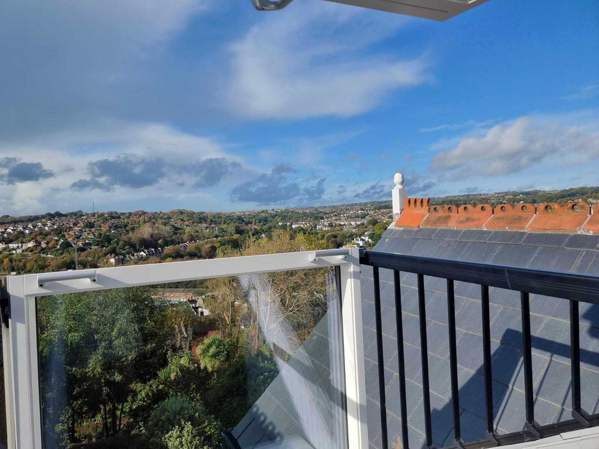 West Hill Retreat Seaview Balcony Chic Loft Studio & Free Parking Hastings Exterior photo